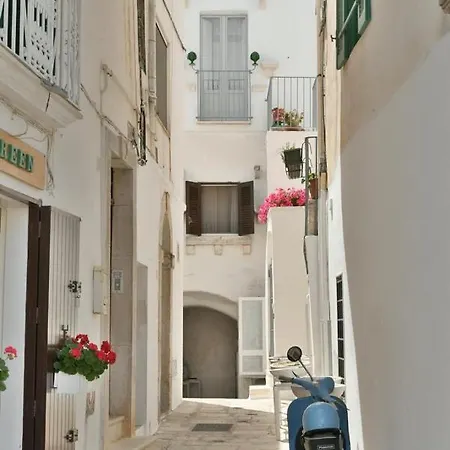 Casetta Del Vicolo Orologio Cisternino Exterior foto